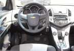 Chevrolet Cruze: черный салон, климат.