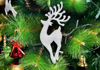 искусственная сосна для праздника